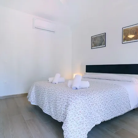 Rosas En La Balconada & With Parking In Historic Center * قرطبة